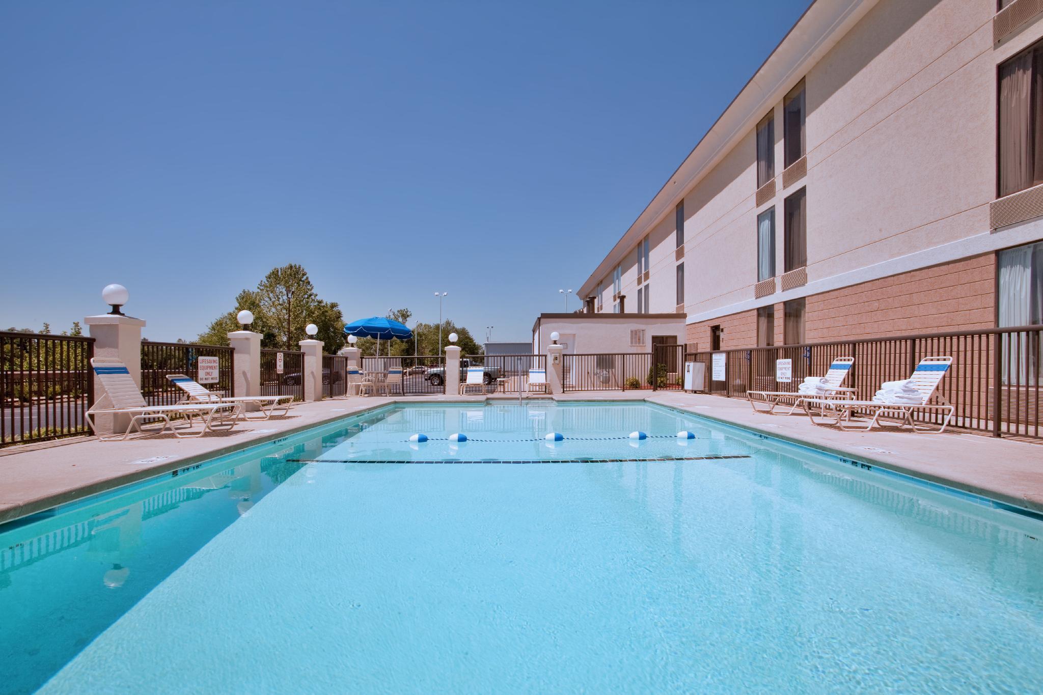 Holiday Inn Express Danville By Ihg Eksteriør billede